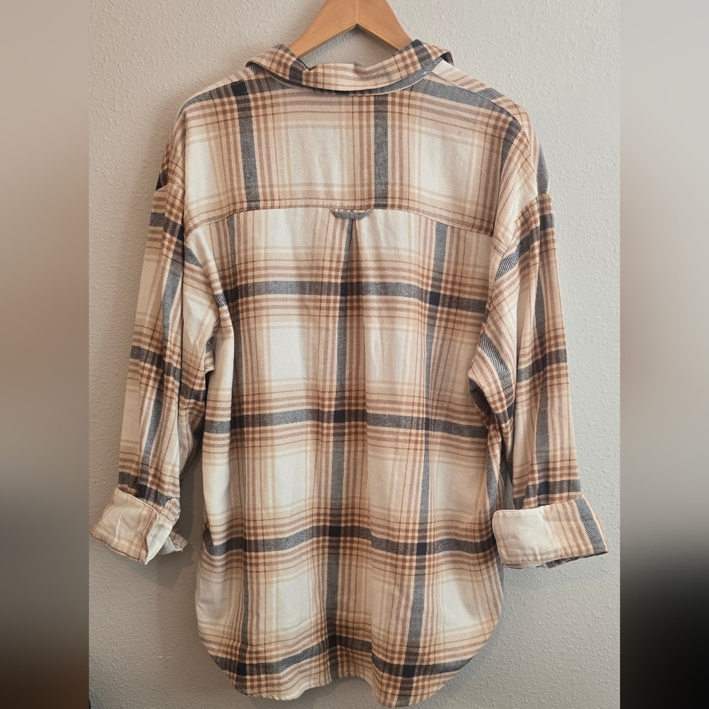 Old Navy Flannel Boyfriend Button Up - Picture 4 of 4